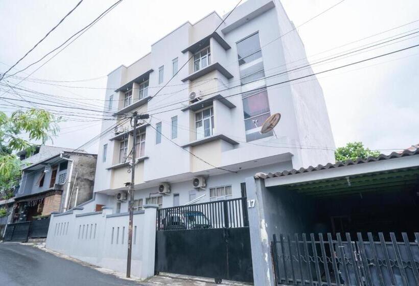 בית מלון כפרי Koolkost Syariah Near Universitas Moestopo Bintaro