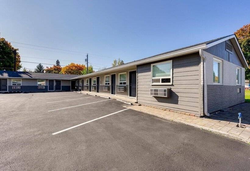 فندق على الطريق North Idaho Inn