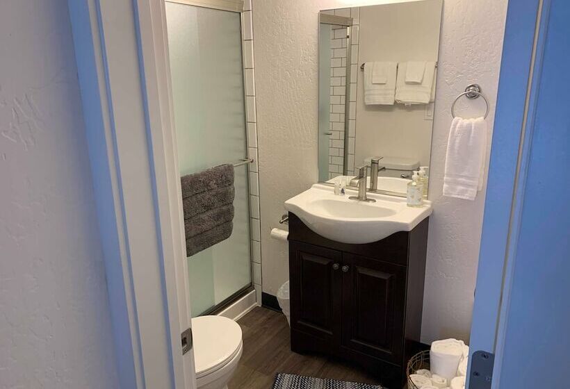 فندق على الطريق North Idaho Inn