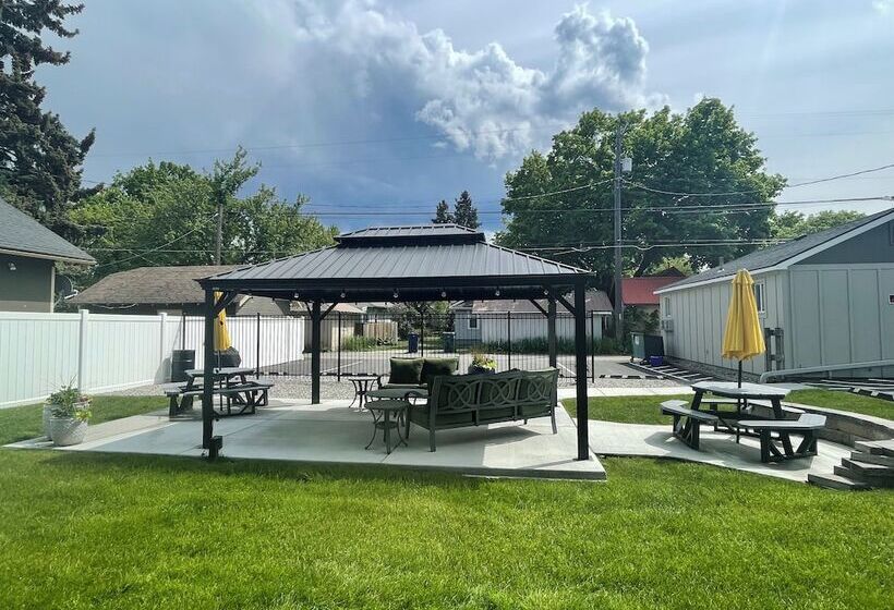 فندق على الطريق North Idaho Inn