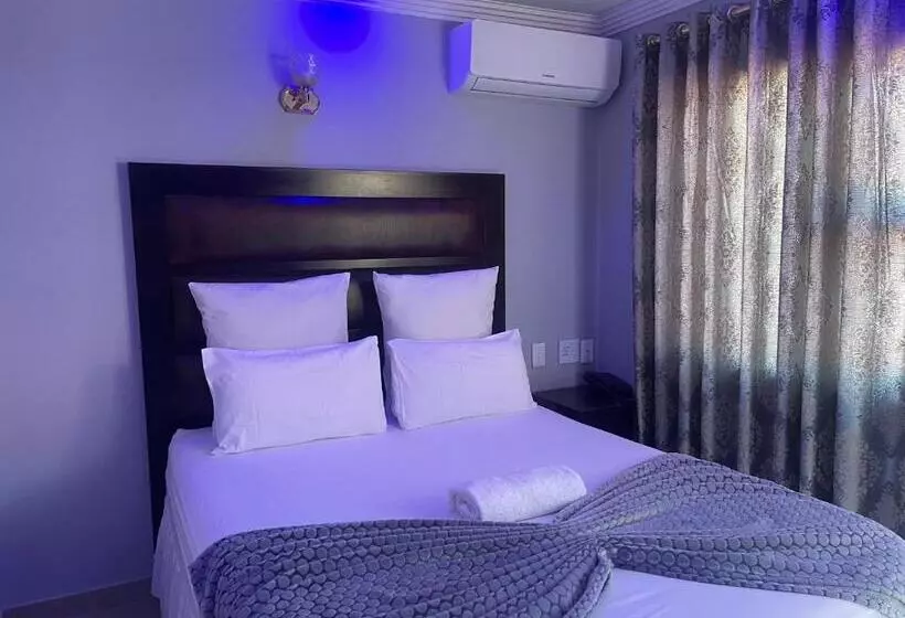 Majatalo Emirates Garden Lodge