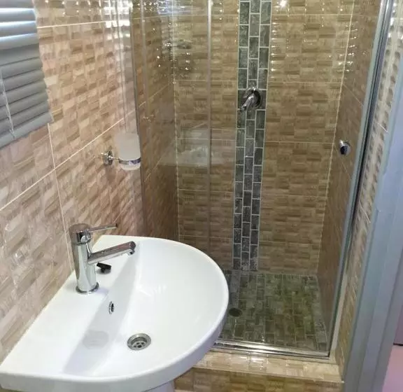 Majatalo Emirates Garden Lodge