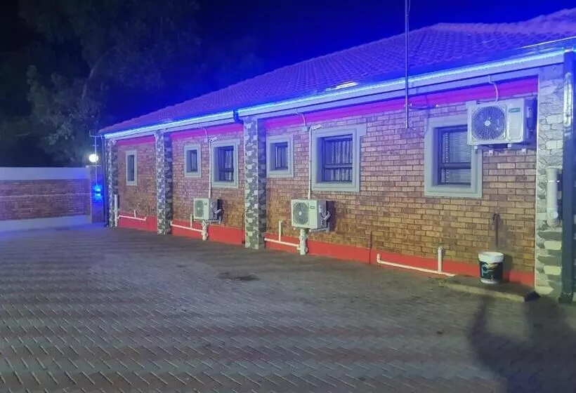 Majatalo Emirates Garden Lodge