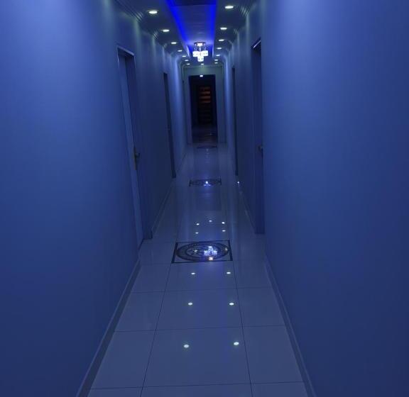 膳宿费 Emirates Garden Lodge