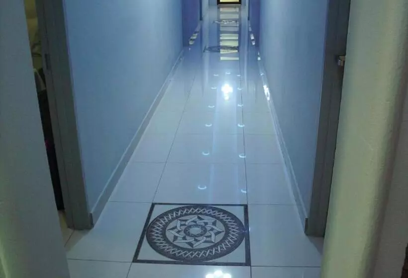 Majatalo Emirates Garden Lodge