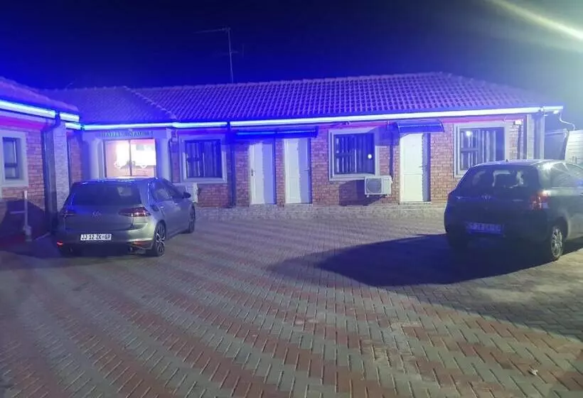 Majatalo Emirates Garden Lodge