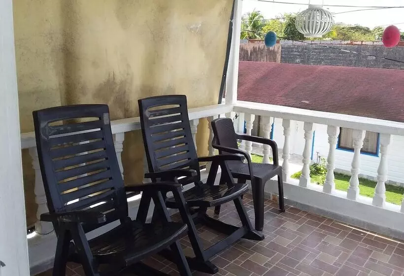 پانسیون Room In Apartment   Green Sea Villa Helen Inn Located At Kilometer 4 Circunvalar