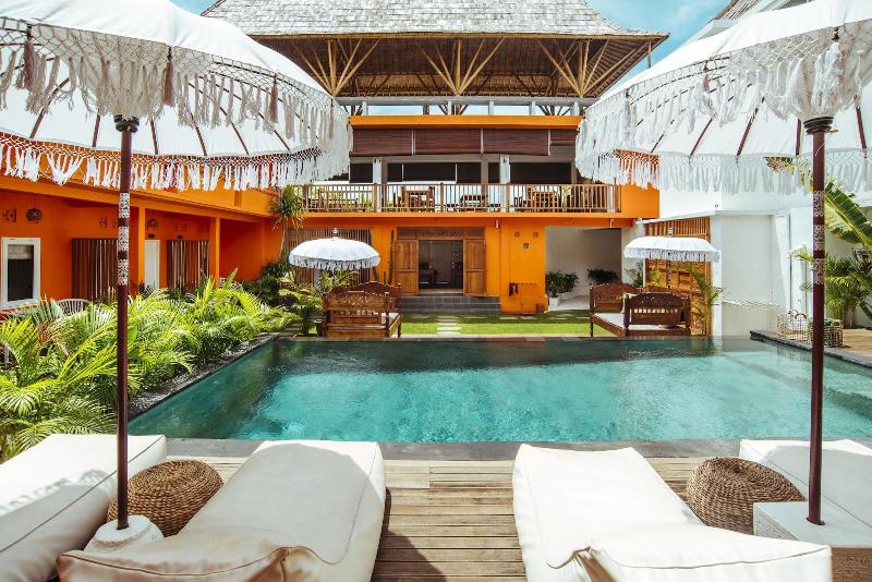 فندق The Room Padang Padang