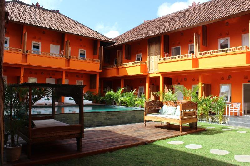 فندق The Room Padang Padang