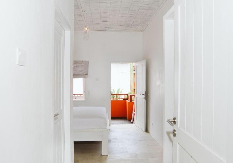 فندق The Room Padang Padang