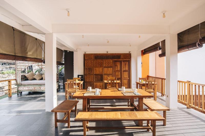 فندق The Room Padang Padang