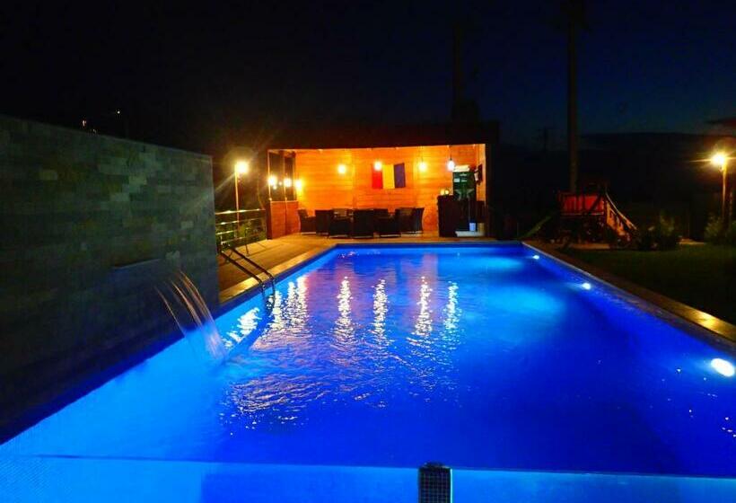 פנסיון Indeep Club