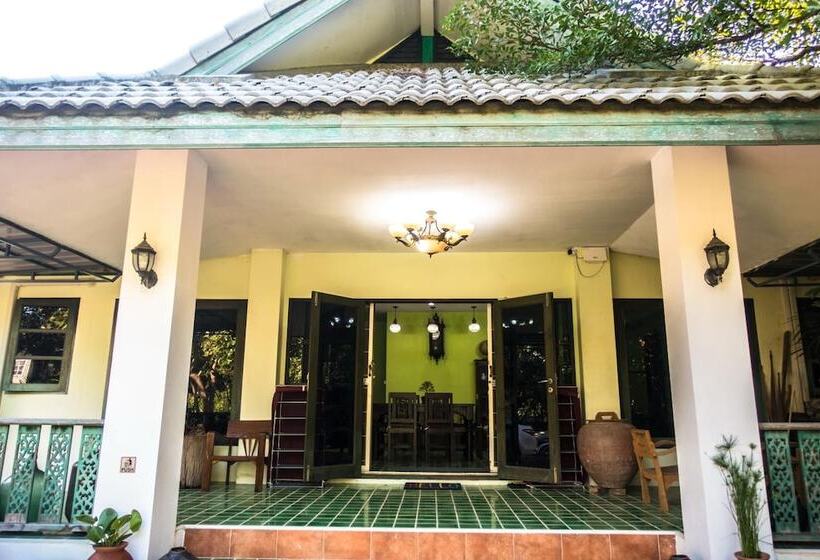 Plus Hostel Ayutthaya