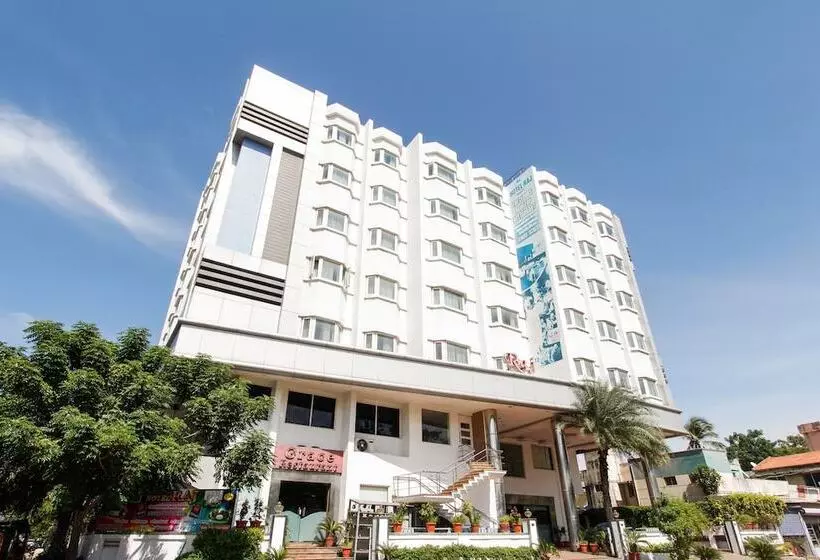 Capital O 61144 Hotel Raj