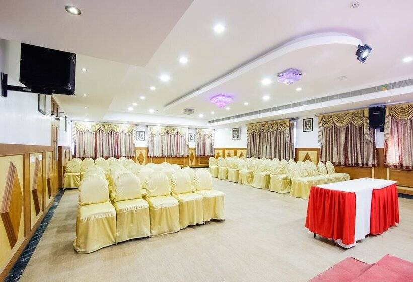 Capital O 61144 Hotel Raj