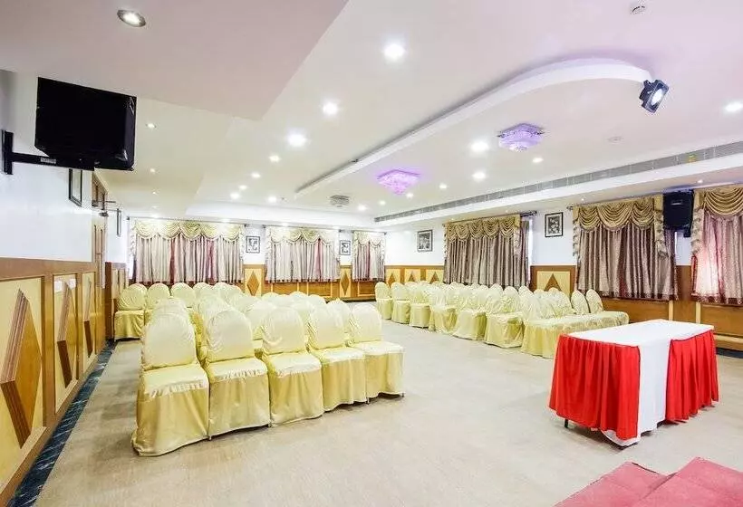 Capital O 61144 Hotel Raj