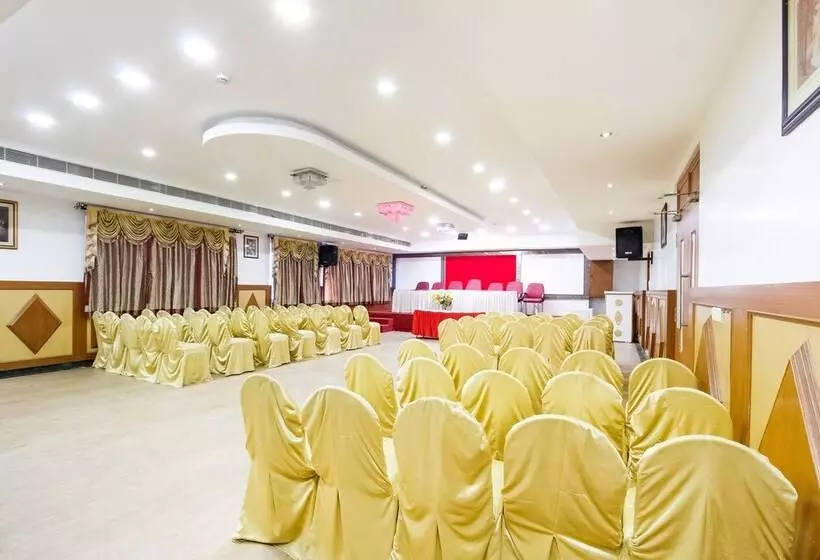 Capital O 61144 Hotel Raj