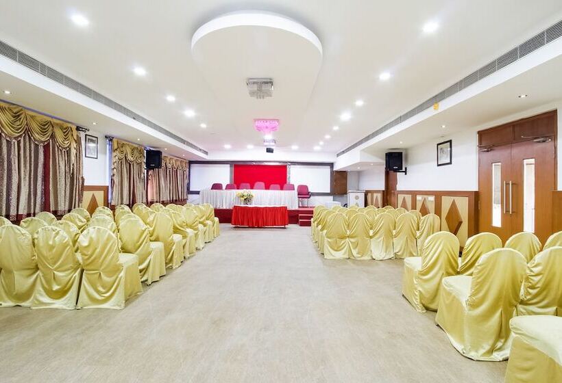 Capital O 61144 Hotel Raj