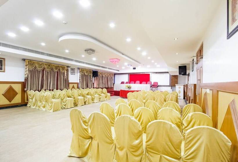 Capital O 61144 Hotel Raj