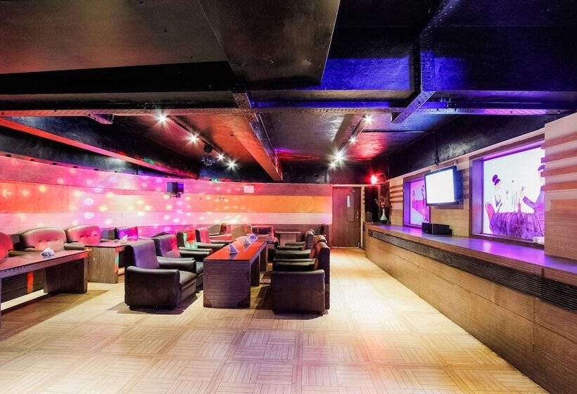 Capital O 61144 Hotel Raj