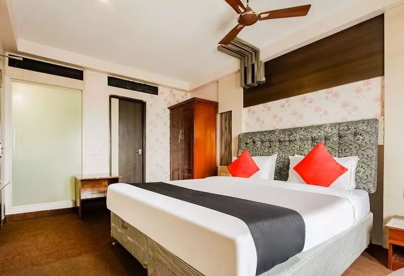 Capital O 61144 Hotel Raj
