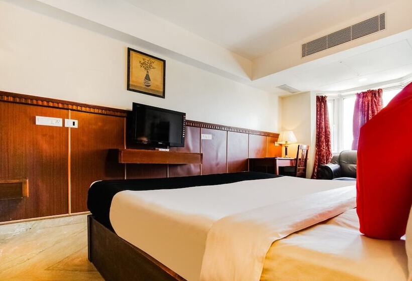 Capital O 61144 Hotel Raj