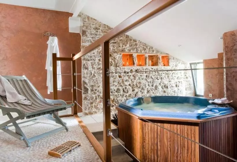 Hotelli La Villa Des Forges