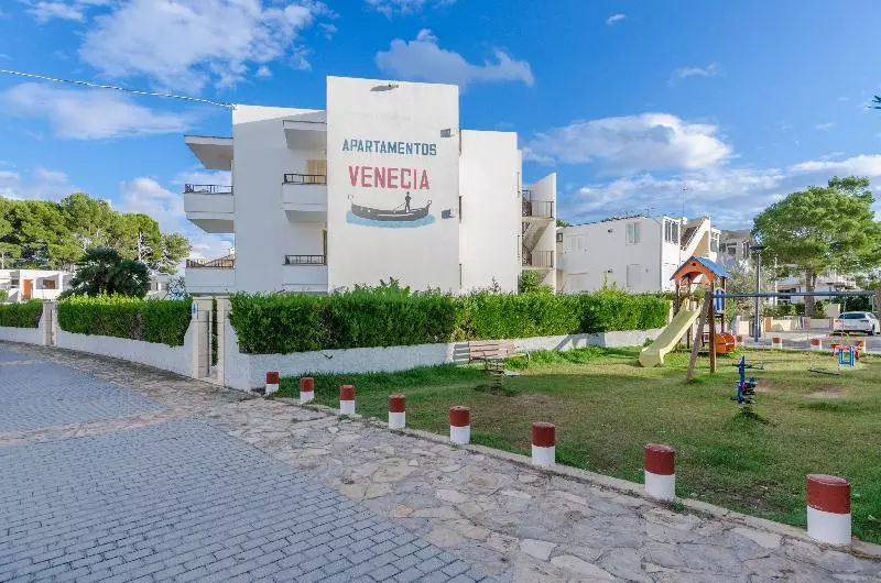 هتل Yourhouse Venecia Apartments