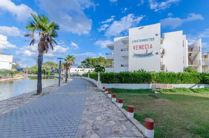 هتل Yourhouse Venecia Apartments
