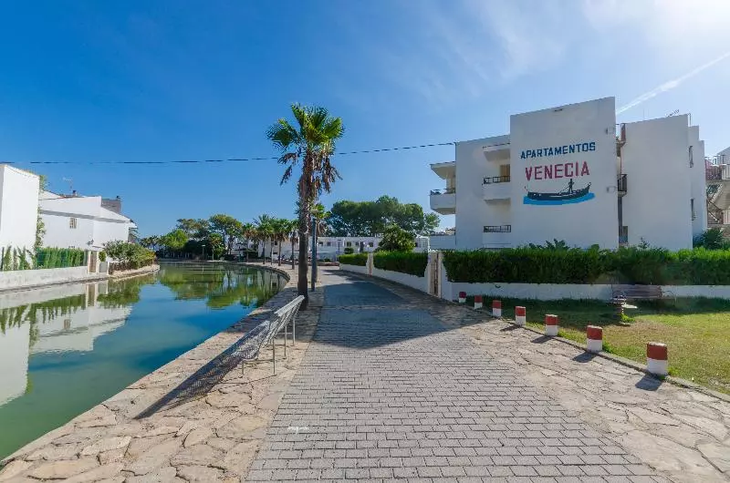 هتل Yourhouse Venecia Apartments