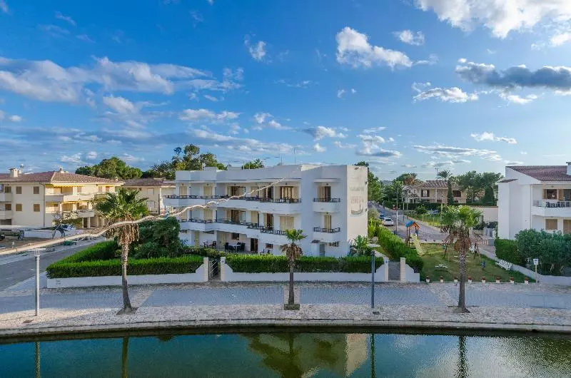 هتل Yourhouse Venecia Apartments