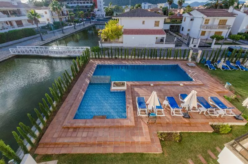 هتل Yourhouse Venecia Apartments