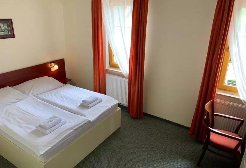 酒店 B&b  Ochsendorf