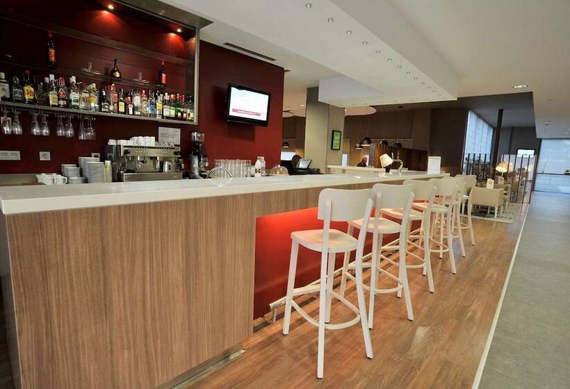 هتل Travelodge Málaga Airport