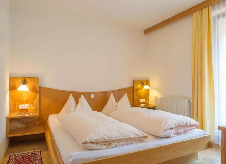 Отель Ferienhof Neusacher Moser