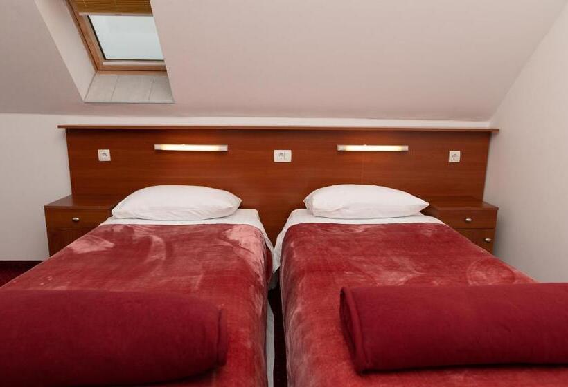 Отель Mirni Kutak