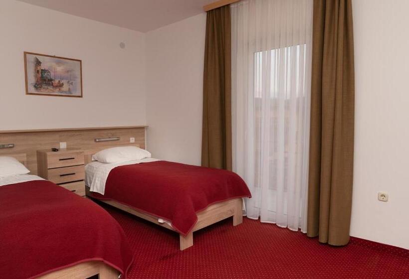 Отель Mirni Kutak