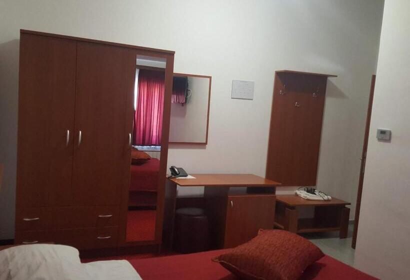 Отель Mirni Kutak