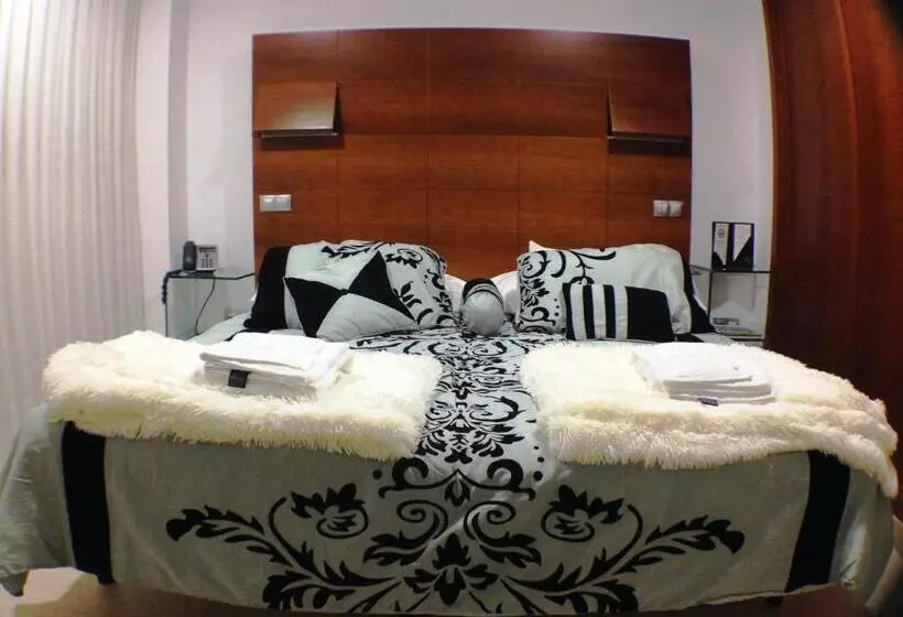 ホテル Nap Oviedo