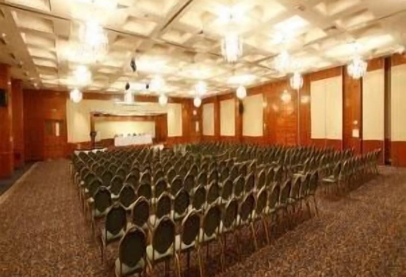 בית מלון כפרי Regency Tunis