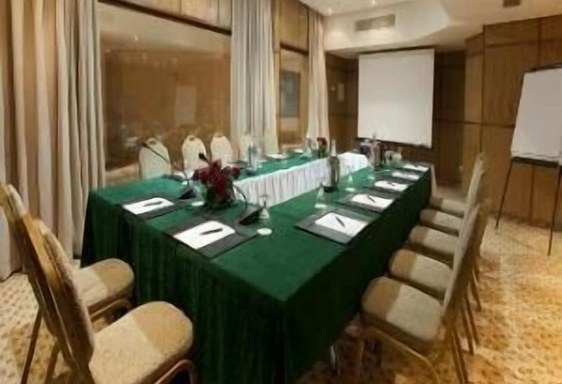 בית מלון כפרי Regency Tunis