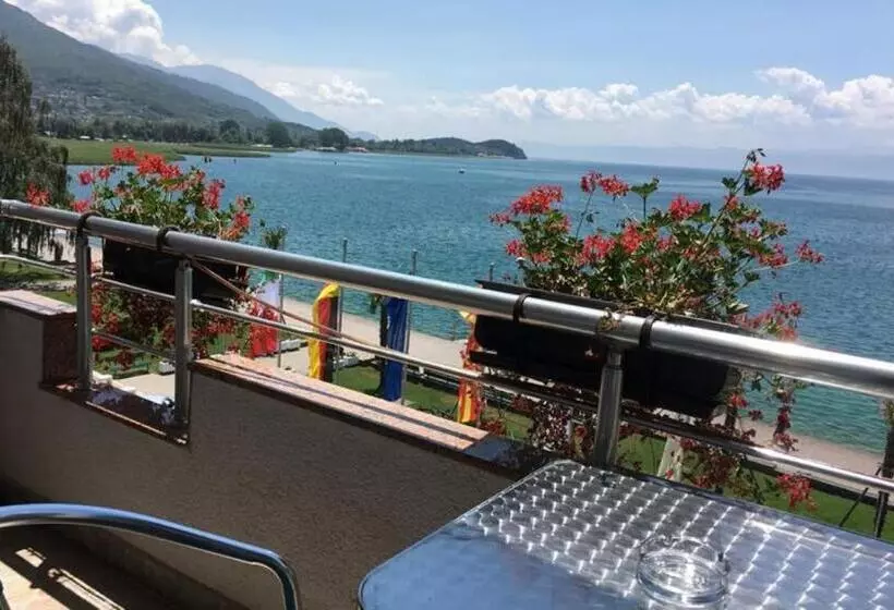 هتل Tino Ohrid