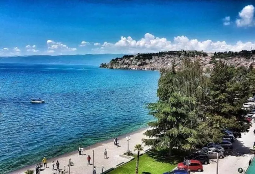 هتل Tino Ohrid