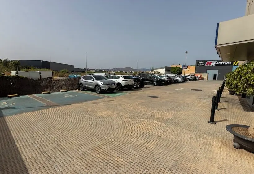 هتل Travelodge Málaga Airport