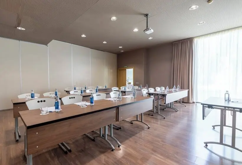 هتل Travelodge Málaga Airport