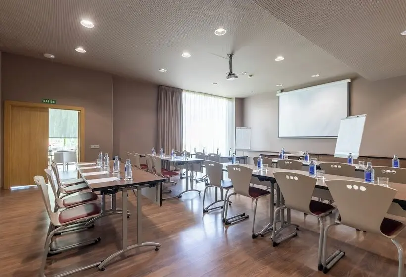 هتل Travelodge Málaga Airport