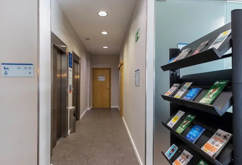 هتل Travelodge Málaga Airport