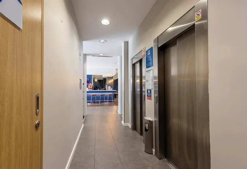 هتل Travelodge Málaga Airport
