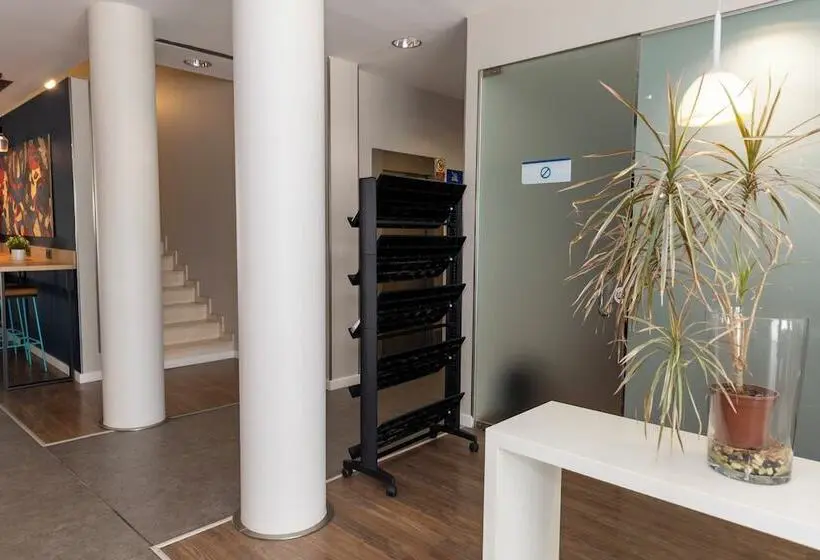 هتل Travelodge Málaga Airport