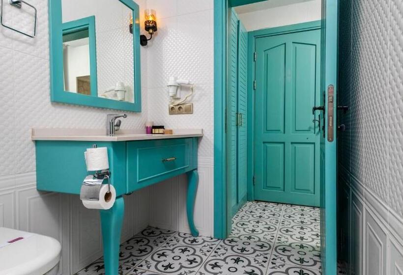 تختخواب و صبحانه Avlu Alaçatı Boutique